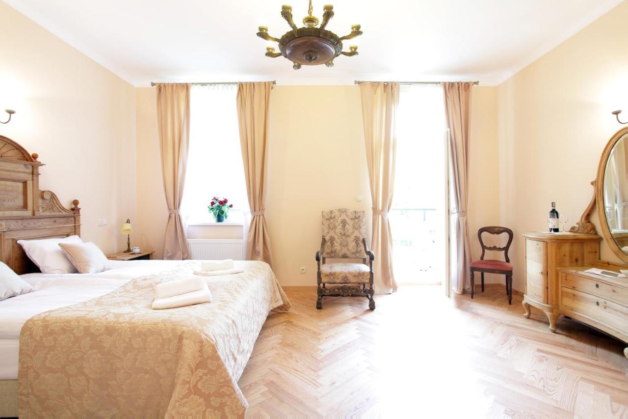Palac W Debinie Krzeszkowice 외부 사진