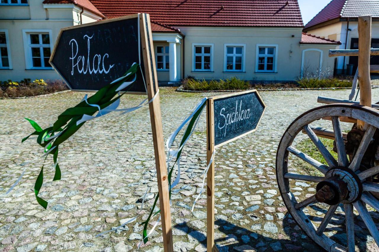 Palac W Debinie Krzeszkowice 외부 사진